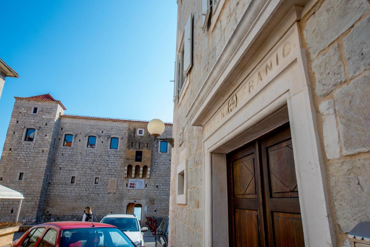 Vila Heritage Vitturi Sea View Kastela